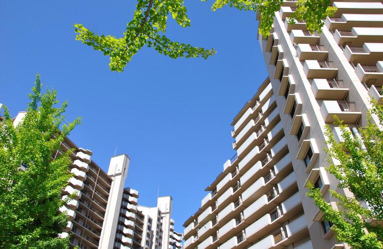 リーズナブルな価格でマンションやアパートの外壁を塗り替えます | 大阪の外壁塗装なら誠実対応のトラスト塗装