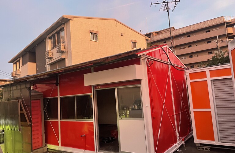 【ビフォーアフター】おしゃれなユニットハウスへ塗り替えてみませんか｜大阪で外壁塗装をするならトラスト塗装